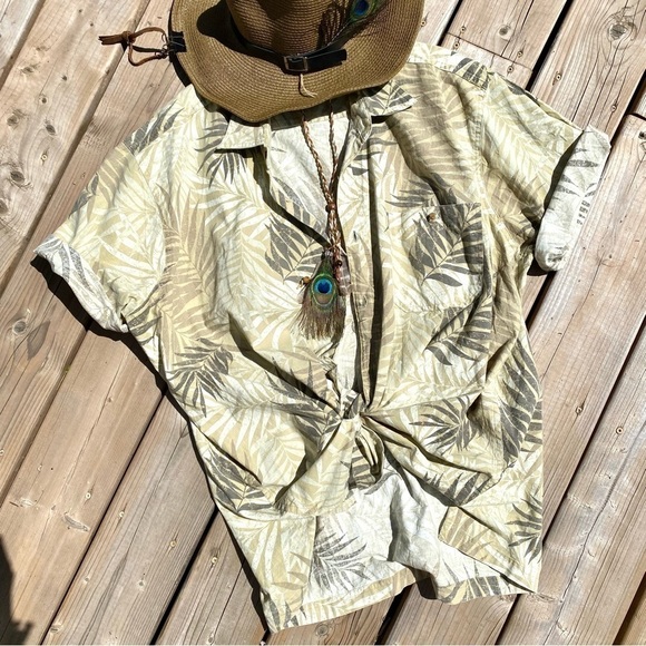 Vintage Tops - Trendy safari botanical vintage boyfriend style shirt w cottage/tropical vibe